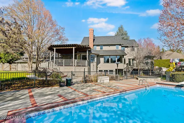 a outdoor view with a sitting space
