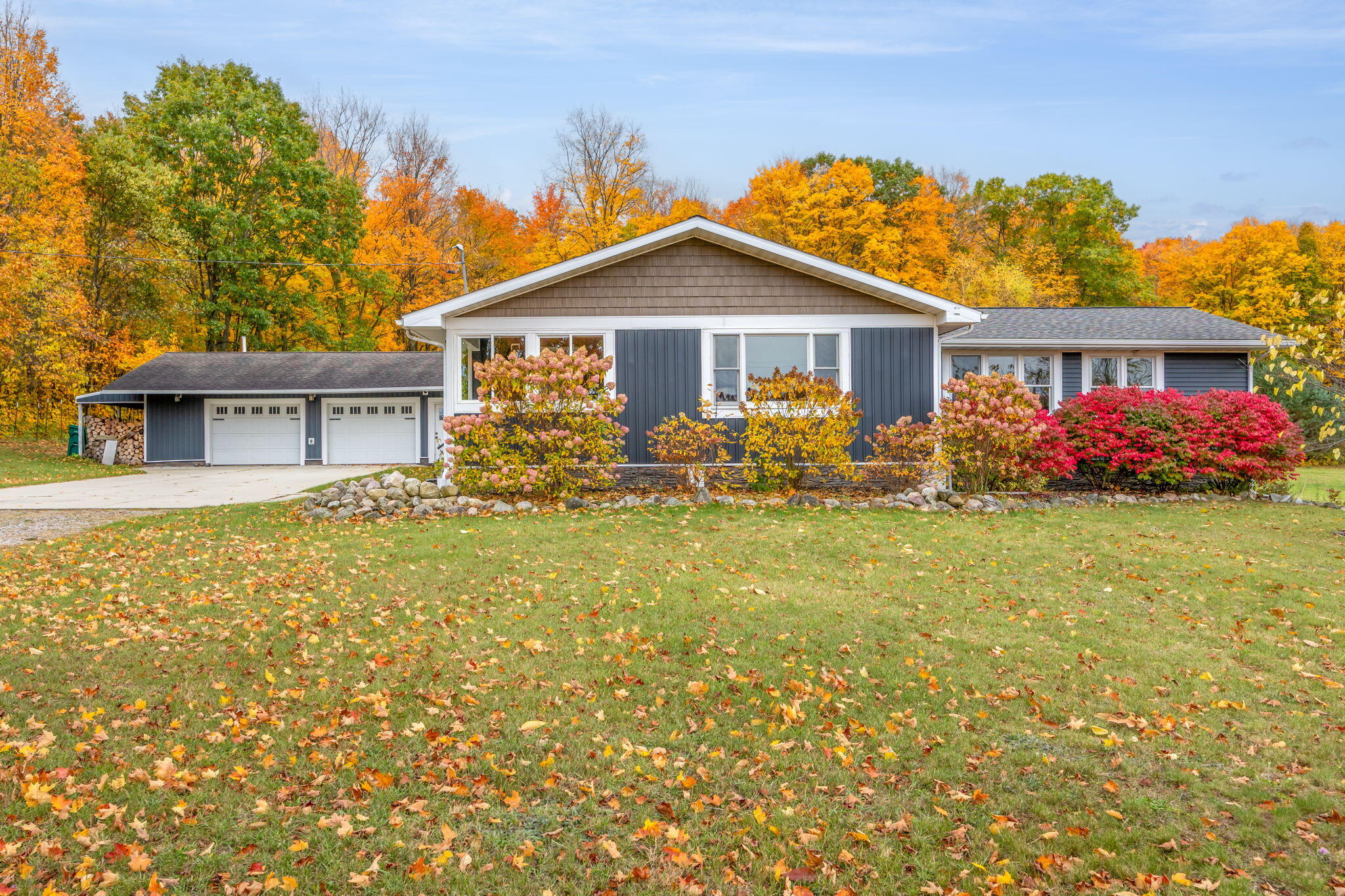 9090 East 32 Road Cadillac, MI 49601 - Photo 2 of 65 Fall3
