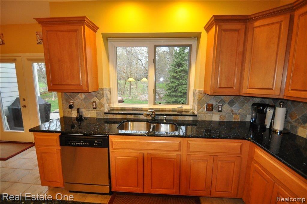 1306 Welland Drive Rochester, MI 48306 - Photo 7 of 25 Window to backyard w/commons
