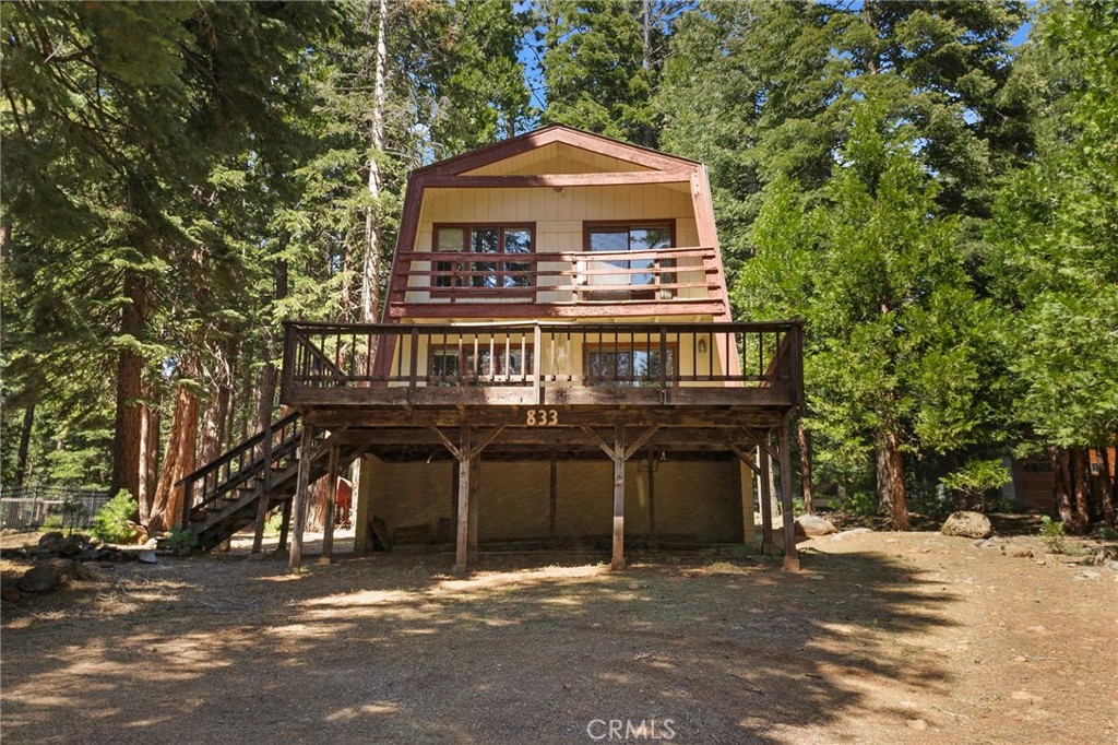 833 East Mountain Ridge Road Westwood, CA 96137 - Photo 1 of 1 a front view of a house with a balcony