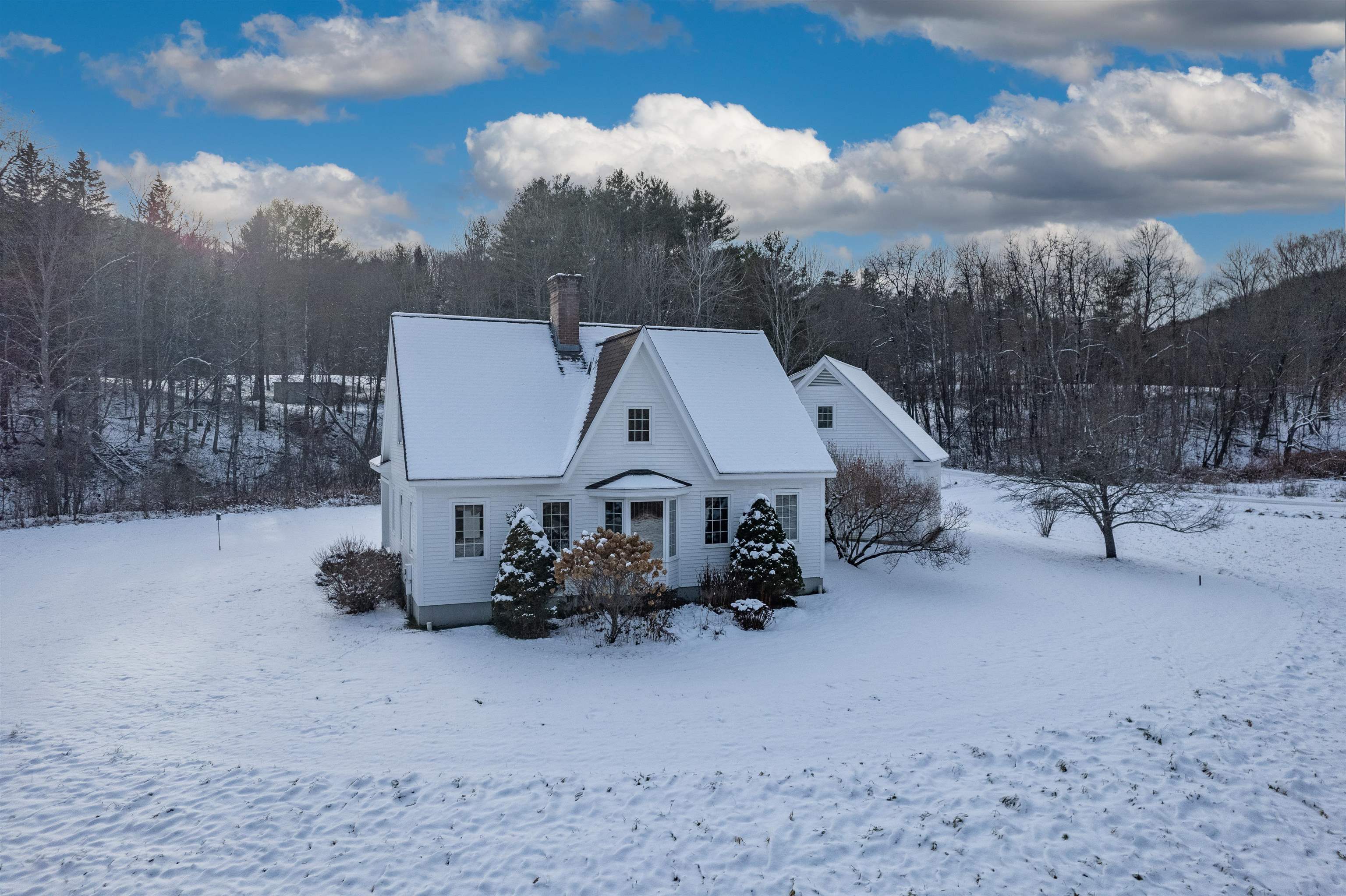 81 Roberts Road Woodstock, VT 05091 - Photo 2 of 38