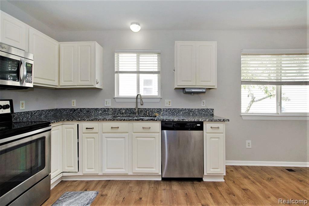 3381 Cromwell Road Ann Arbor, MI 48105 - Photo 13 of 35
