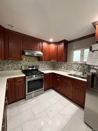 $2,600 | 21 North Grove Street, Unit 2, Valley Stream, NY 11580
