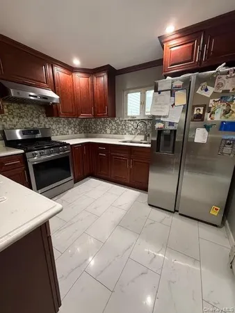 $2,600 | 21 North Grove Street, Unit 2, Valley Stream, NY 11580