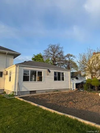 $2,600 | 21 North Grove Street, Unit 2, Valley Stream, NY 11580