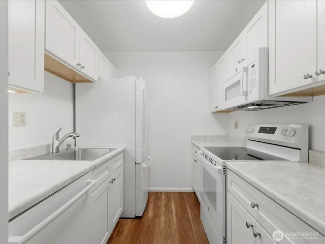 $339,500 | 8835 166th Avenue Northeast, Unit D102, Redmond, WA 98052