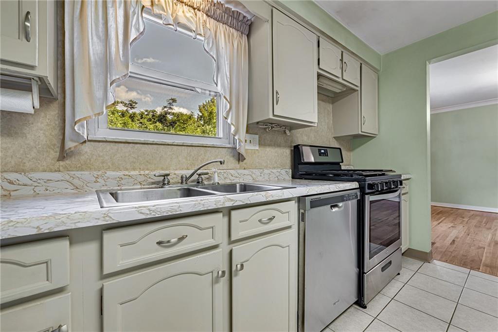2422 Saunders Station Road Monroeville, PA 15146 - Photo 12 of 25 Gallery Image 12