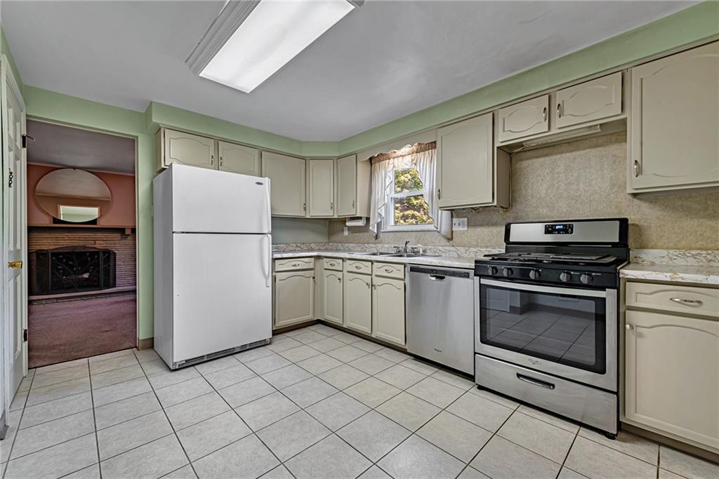 2422 Saunders Station Road Monroeville, PA 15146 - Photo 9 of 25 Gallery Image 9