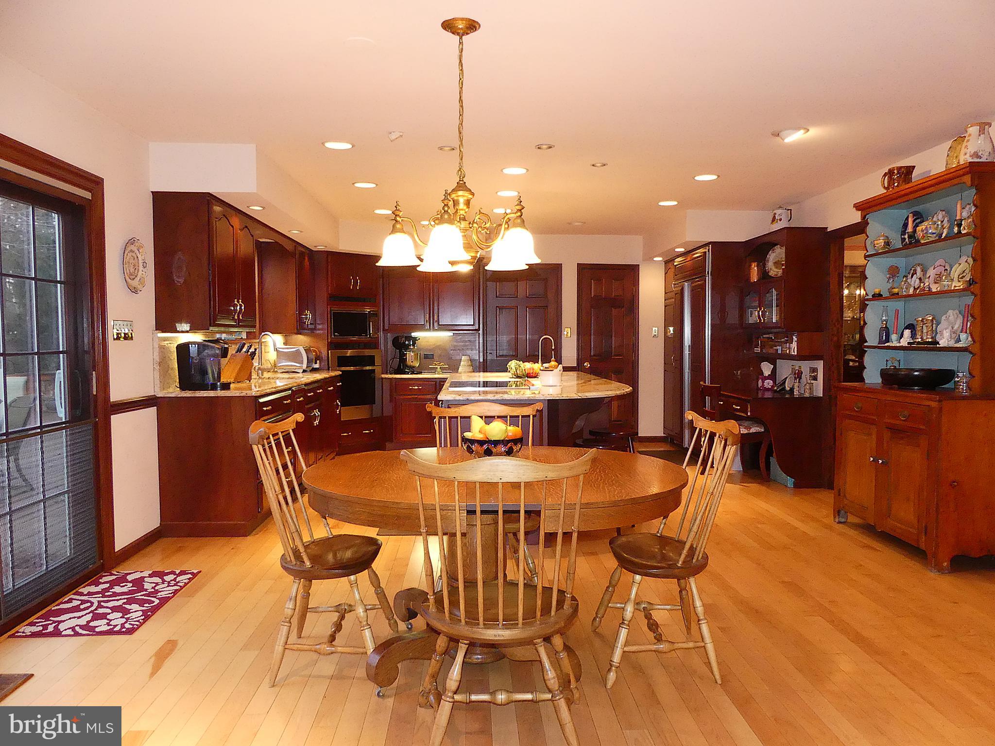 24 Fawn Drive Reading, PA 19607 - Photo 20 of 47 Kitchen