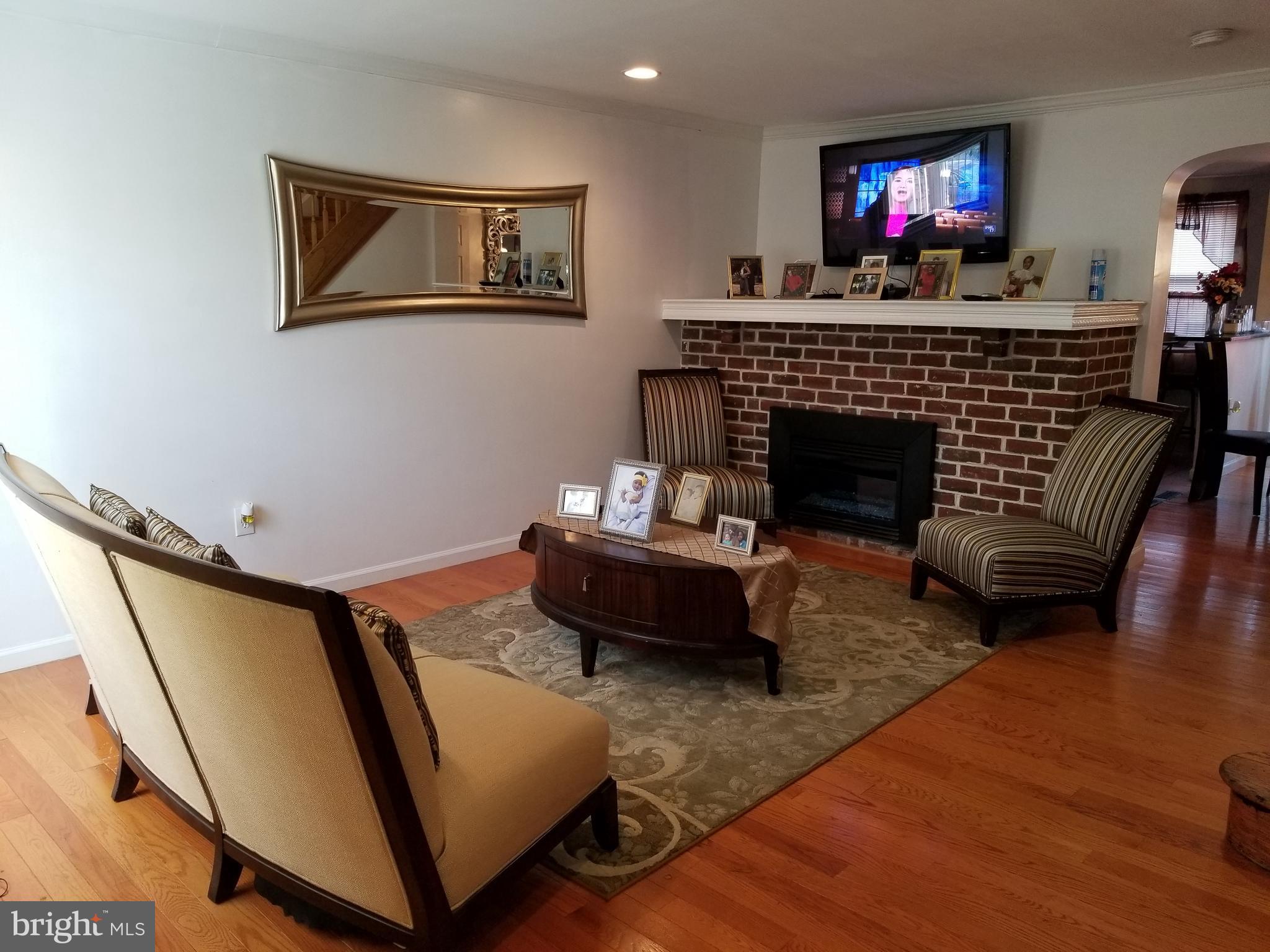 229 East Claremont Road Philadelphia, PA 19120 - Photo 6 of 66 Living Room