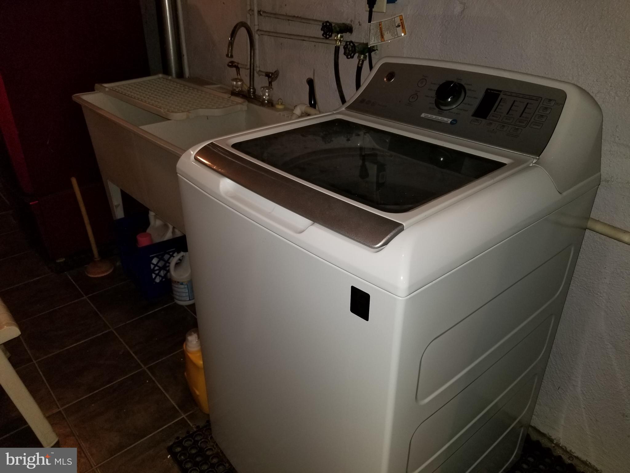 229 East Claremont Road Philadelphia, PA 19120 - Photo 62 of 66 Washing machine (included)
