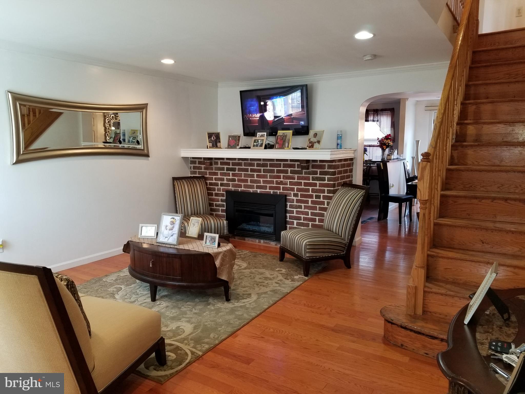 229 East Claremont Road Philadelphia, PA 19120 - Photo 9 of 66 Living Room