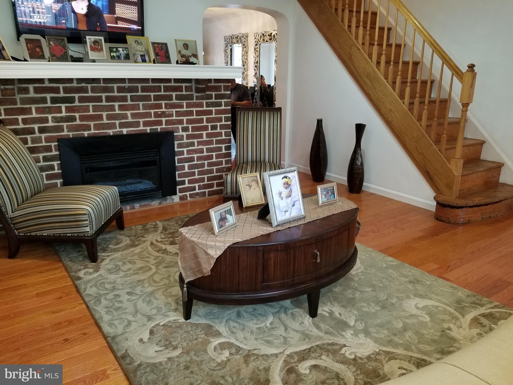 229 East Claremont Road Philadelphia, PA 19120 - Photo 10 of 66 Living Room