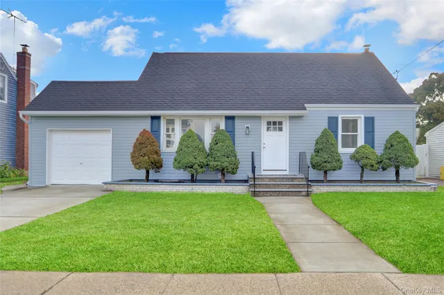 $849,900 | 15 Cornwall Lane, Hicksville, NY 11801