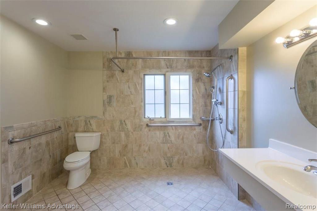 39167 Point Court Farmington Hills, MI 48331 - Photo 12 of 33