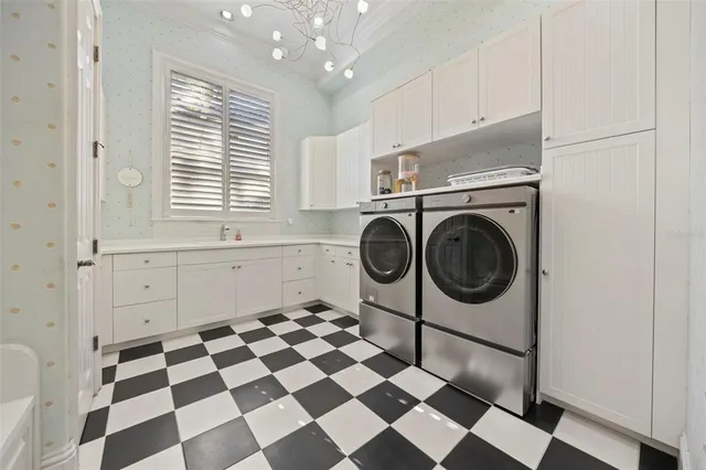 a view of a livingroom with walk in closet and bathroom