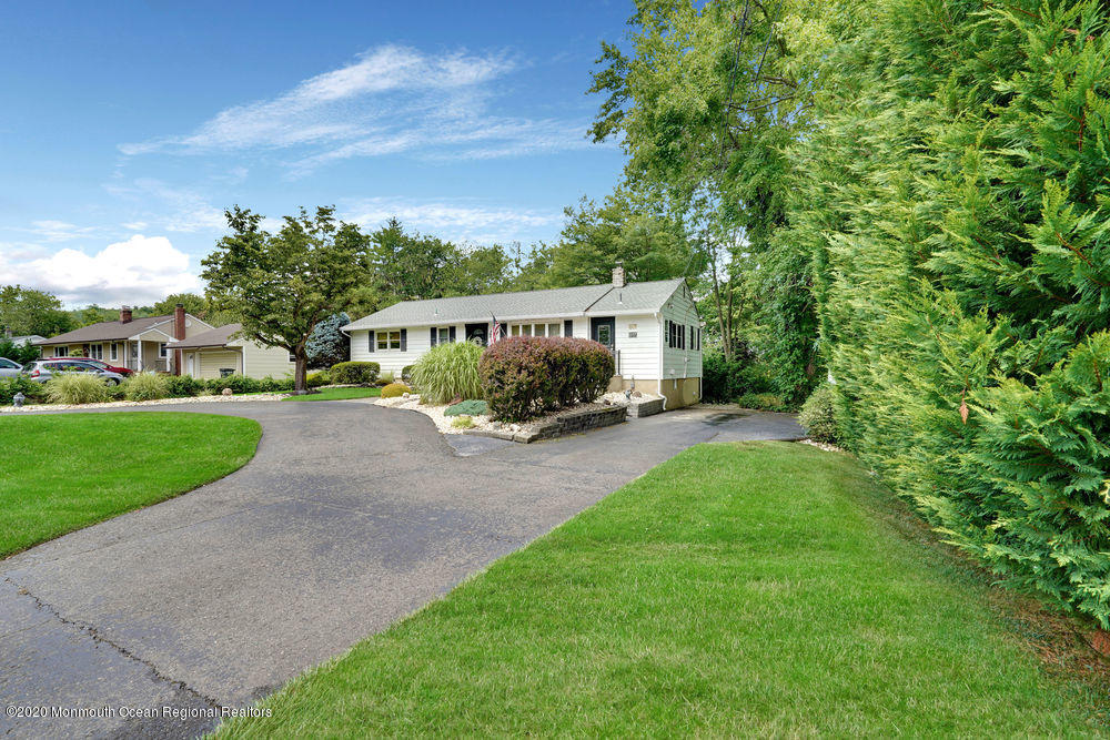 817 Tennent Road Manalapan, NJ 07726 - Photo 8 of 52 010_ros01956-ros01960_1