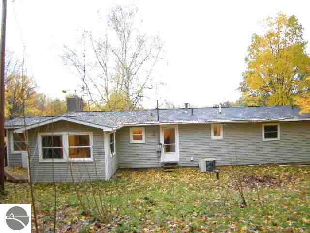 4381 River Road Frankfort, MI 49635 - Photo 12 of 15 1710815-11.JPG