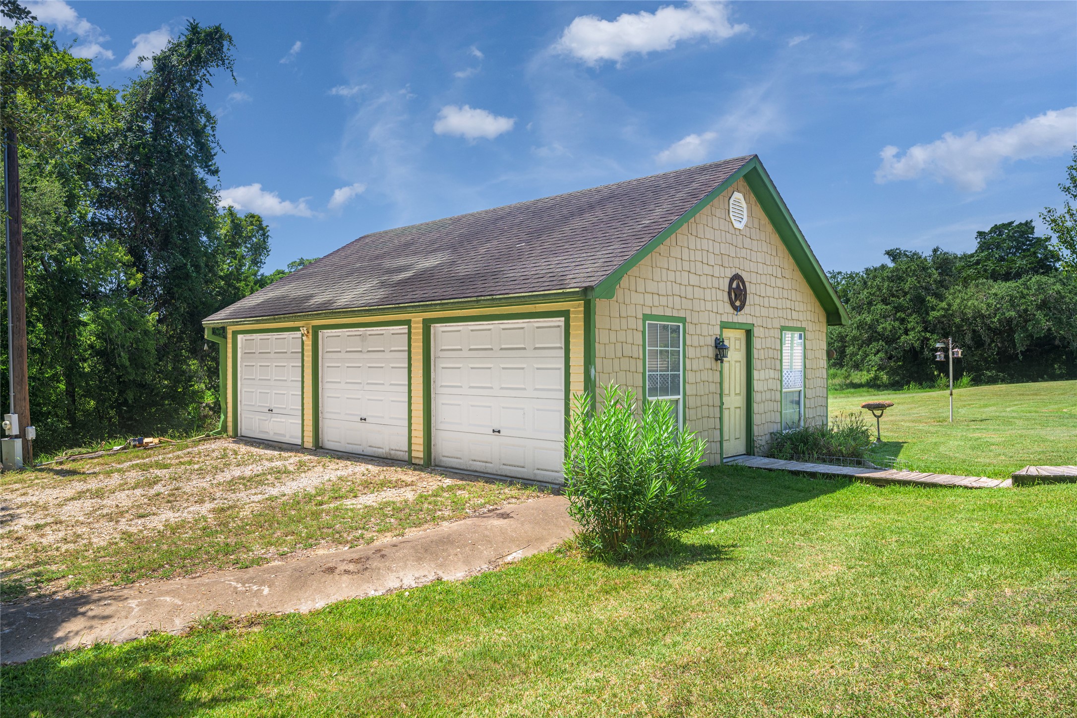 2020 South Knezek Road Flatonia, TX 78941 - Photo 17 of 25 a view of a house with yard and tree s