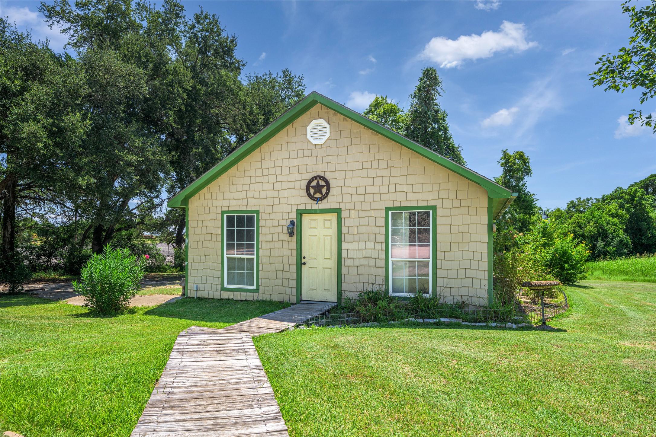 2020 South Knezek Road Flatonia, TX 78941 - Photo 18 of 25 a view of a house with yard and a garden