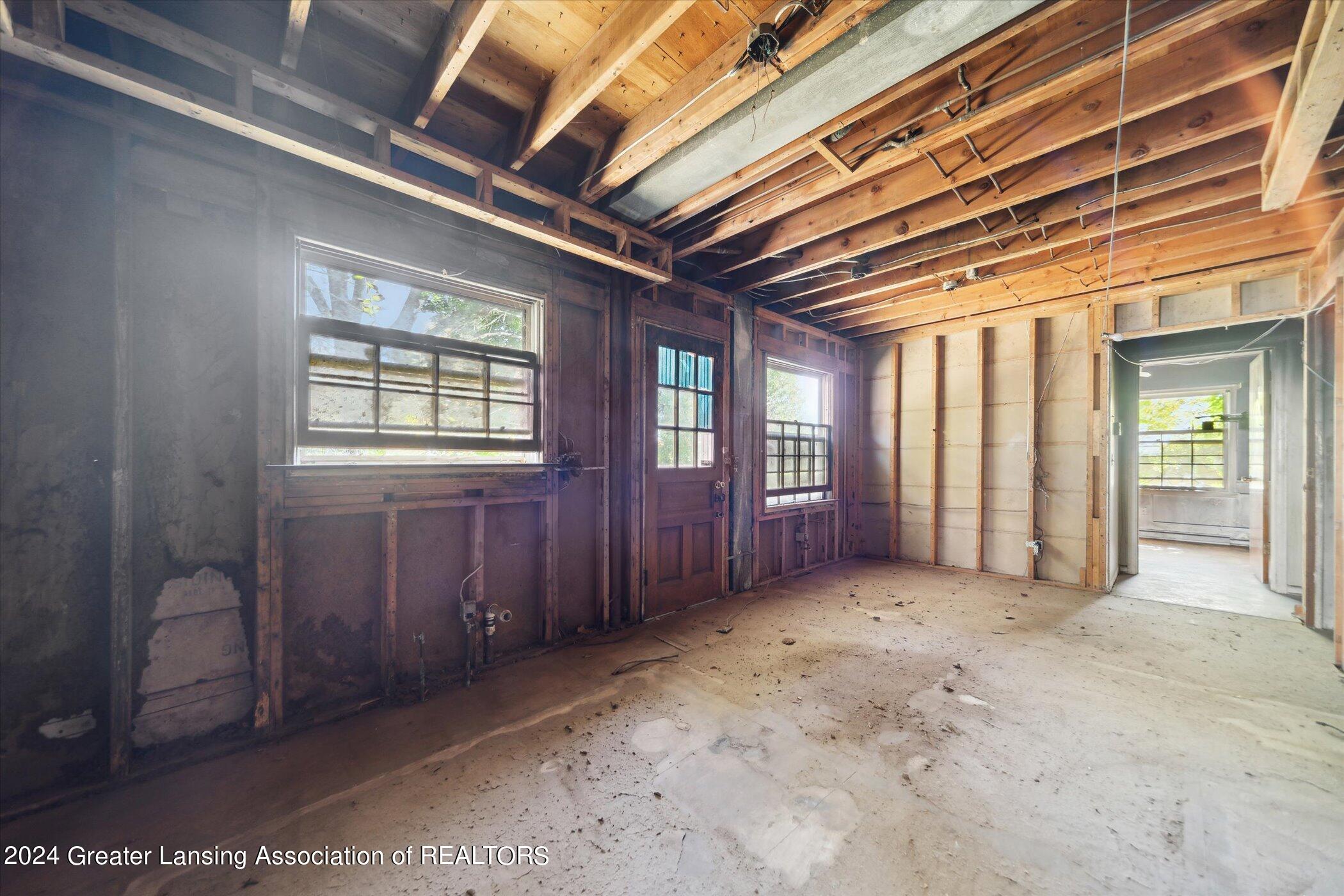 2030 Byrnes Road Lansing, MI 48906 - Photo 10 of 31 10-2030-Byrnes-Rd-Lansing-MI-48906-Windo