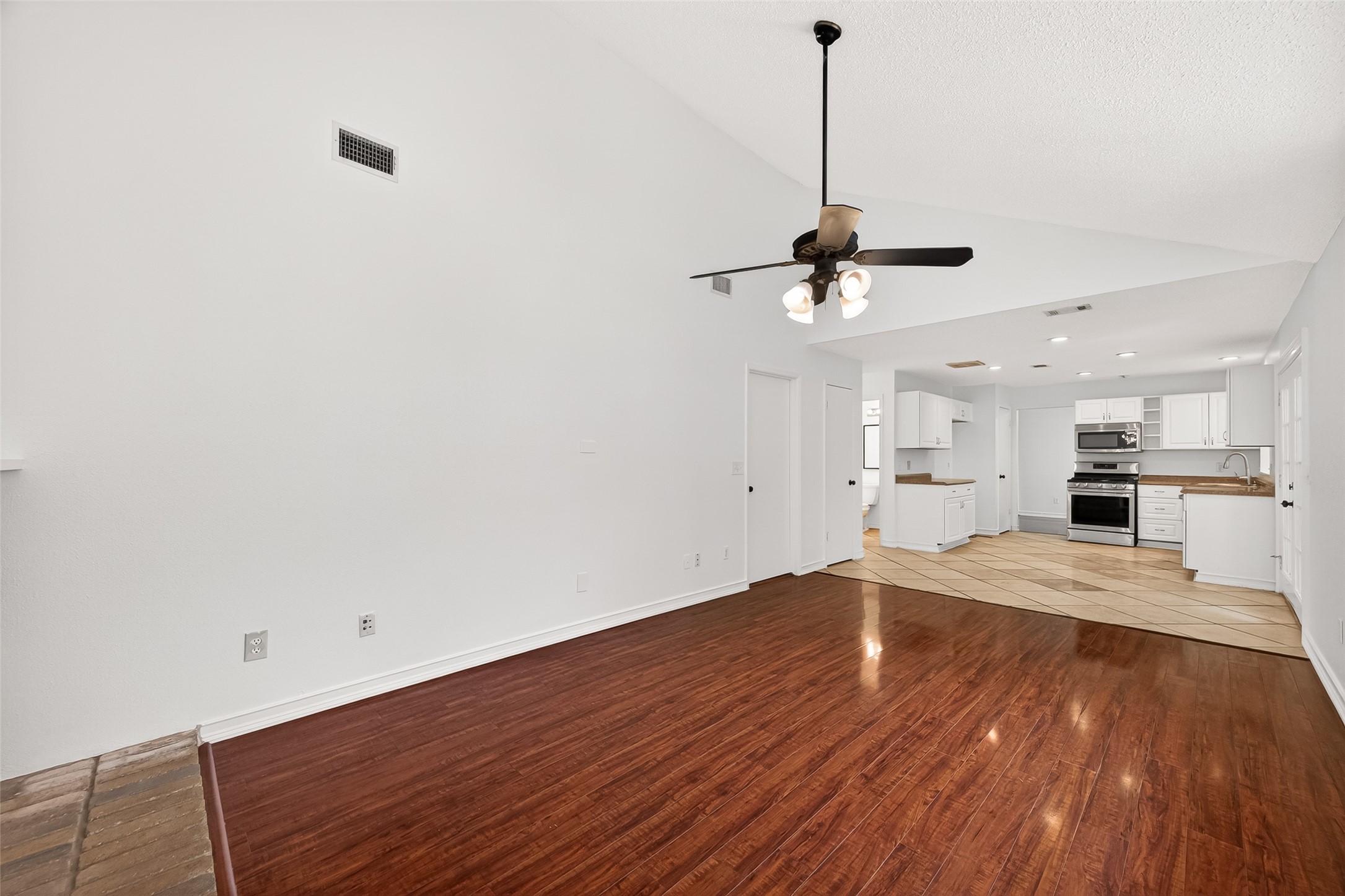 42 Rockridge Drive Spring, TX 77381 - Photo 10 of 39 Family room and kitchen.