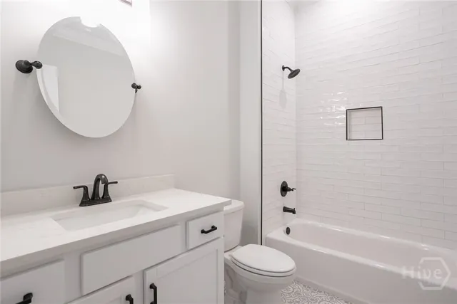 $2,950 | 1720 Barnard Street, Savannah, GA 31401