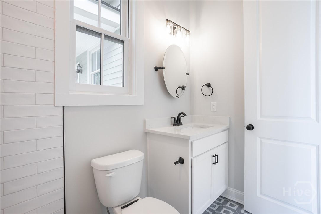 1720 Barnard Street Savannah, GA 31401 - Photo 24 of 27 First bethroom