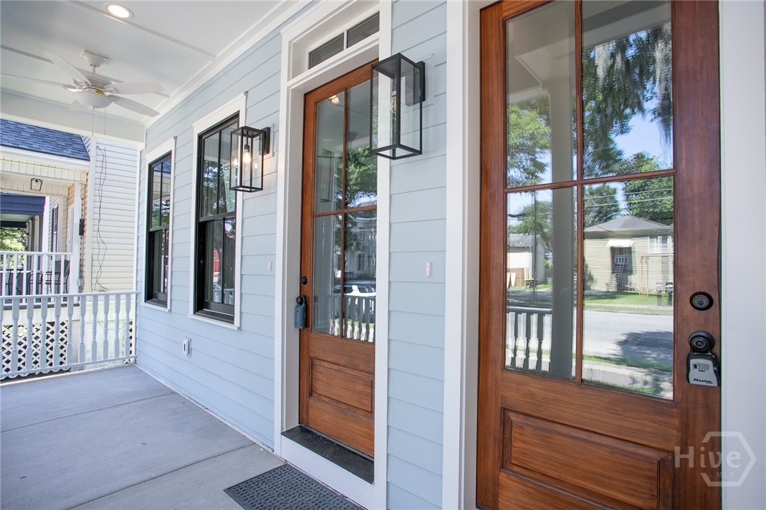 1720 Barnard Street Savannah, GA 31401 - Photo 4 of 27 Entry