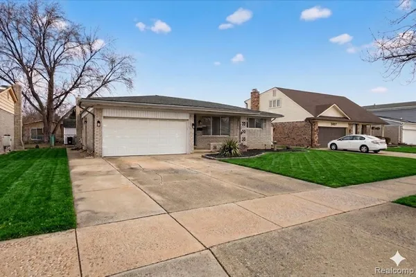 $317,500 | 2995 Groves Drive, Sterling Heights, MI 48310