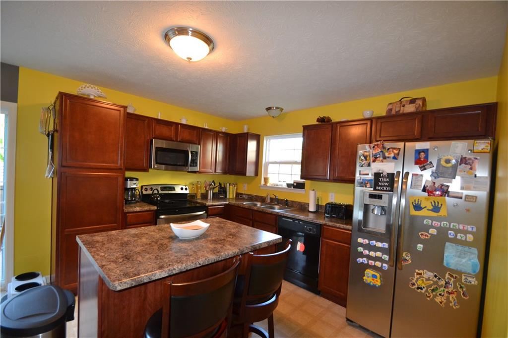 560 Reed Court Greenfield, IN 46140 - Photo 4 of 19