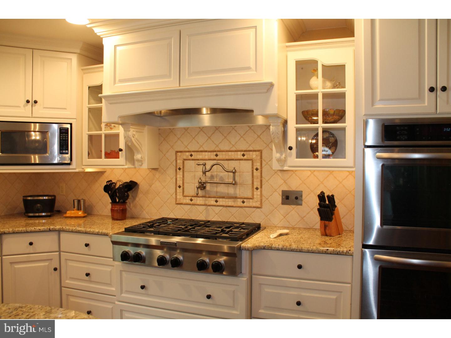 327 Gibraltar Road Reading, PA 19606 - Photo 8 of 25 Kitchen