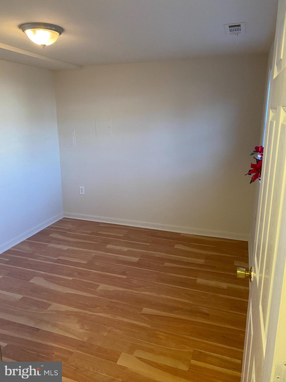 14320 Ferndale Road Woodbridge, VA 22193 - Photo 2 of 37 Gallery Image 2