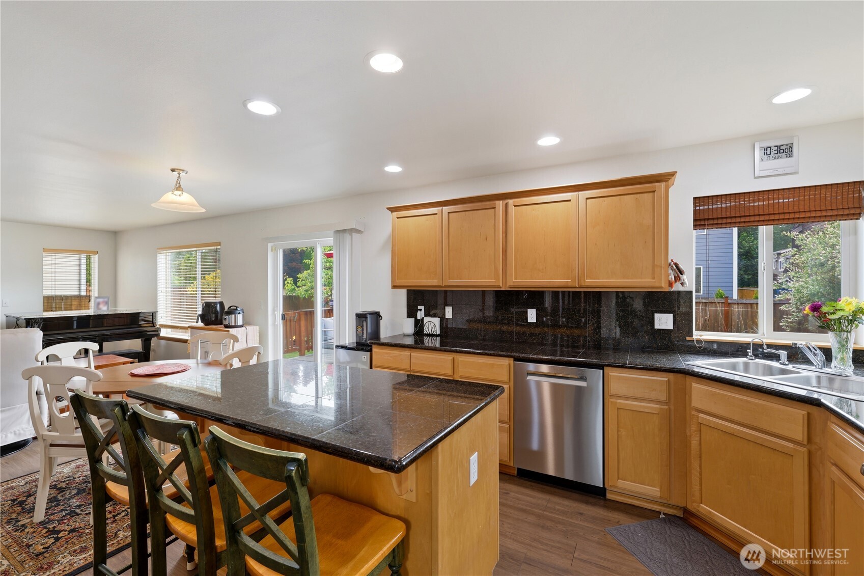 5208 Northeast 8th Court Renton, WA 98059 - Photo 8 of 34