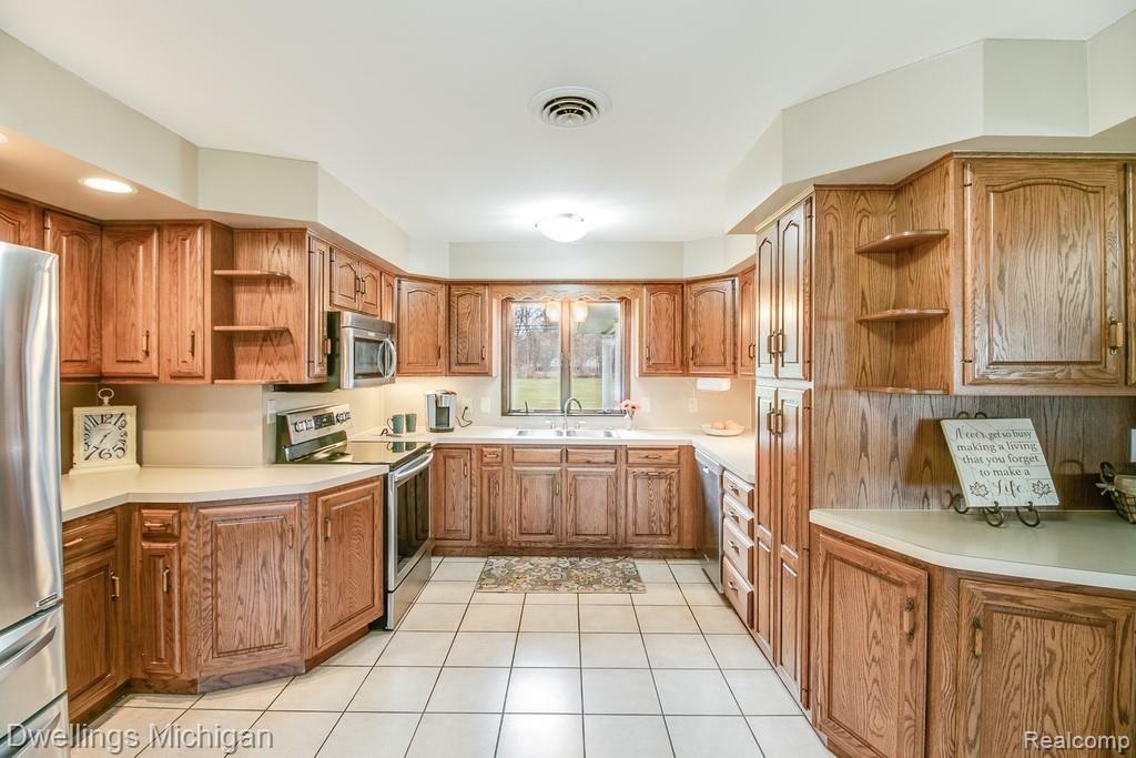 21853 Superior Road Taylor, MI 48180 - Photo 3 of 35 IMG_0006.jpg