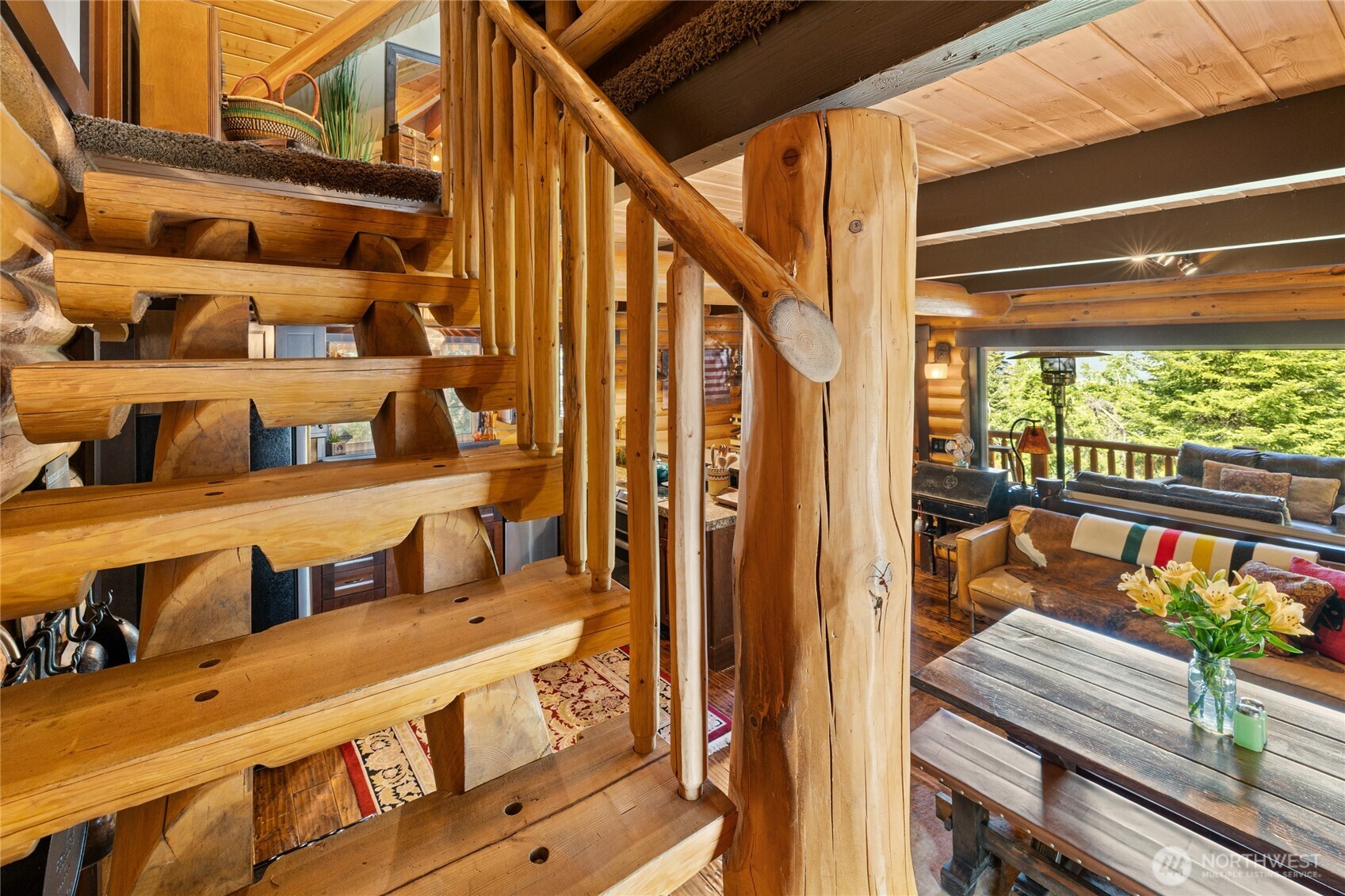 20 Skull Springs Road Cle Elum, WA 98922 - Photo 15 of 35 a view of balcony with a potted plant