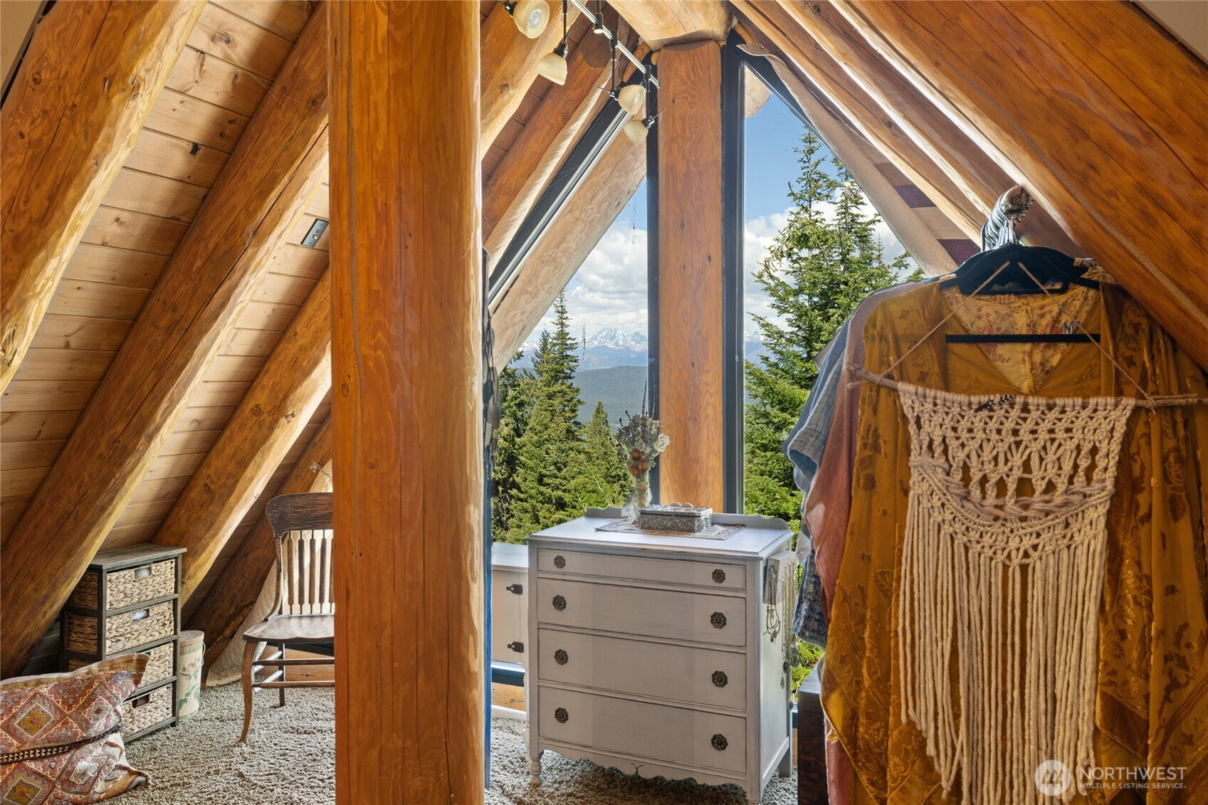 20 Skull Springs Road Cle Elum, WA 98922 - Photo 18 of 35 a view of a balcony with furniture