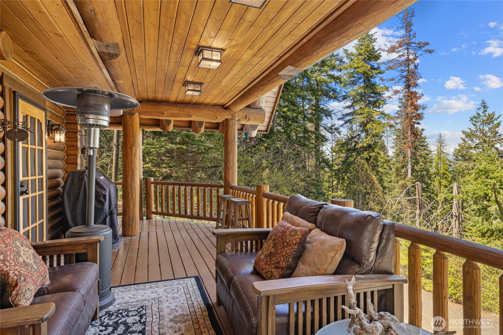 20 Skull Springs Road Cle Elum, WA 98922 - Photo 25 of 35 a balcony with wooden floor and outdoor seating