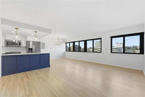 $330,000 | 803 West 48th Street, Unit 1103, Kansas City, MO 64112