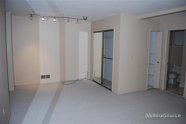 776 Oak Brook Ridge Drive, Unit 160 Rochester, MI 48307 - Photo 10 of 18 31226515-9.JPG