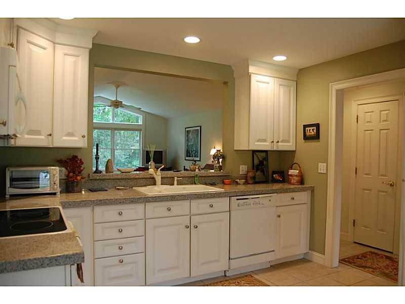 26 Mugwhy, Unit 2 Portland, ME 04103 - Photo 3 of 20 Kitchen.