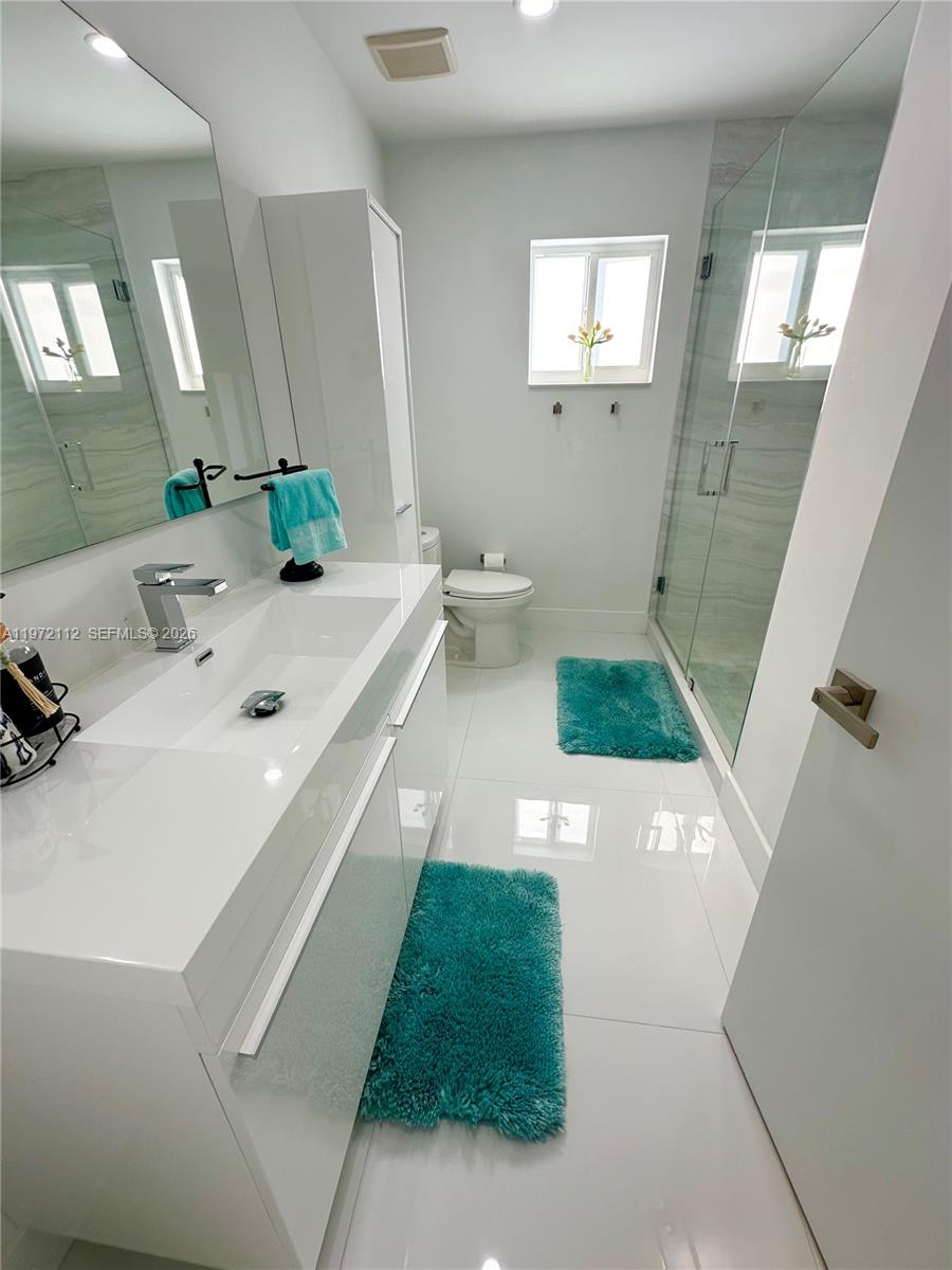 9230 Southwest 68th Street Miami, FL 33173 - Photo 20 of 29 a bathroom with a tub sink and mirror