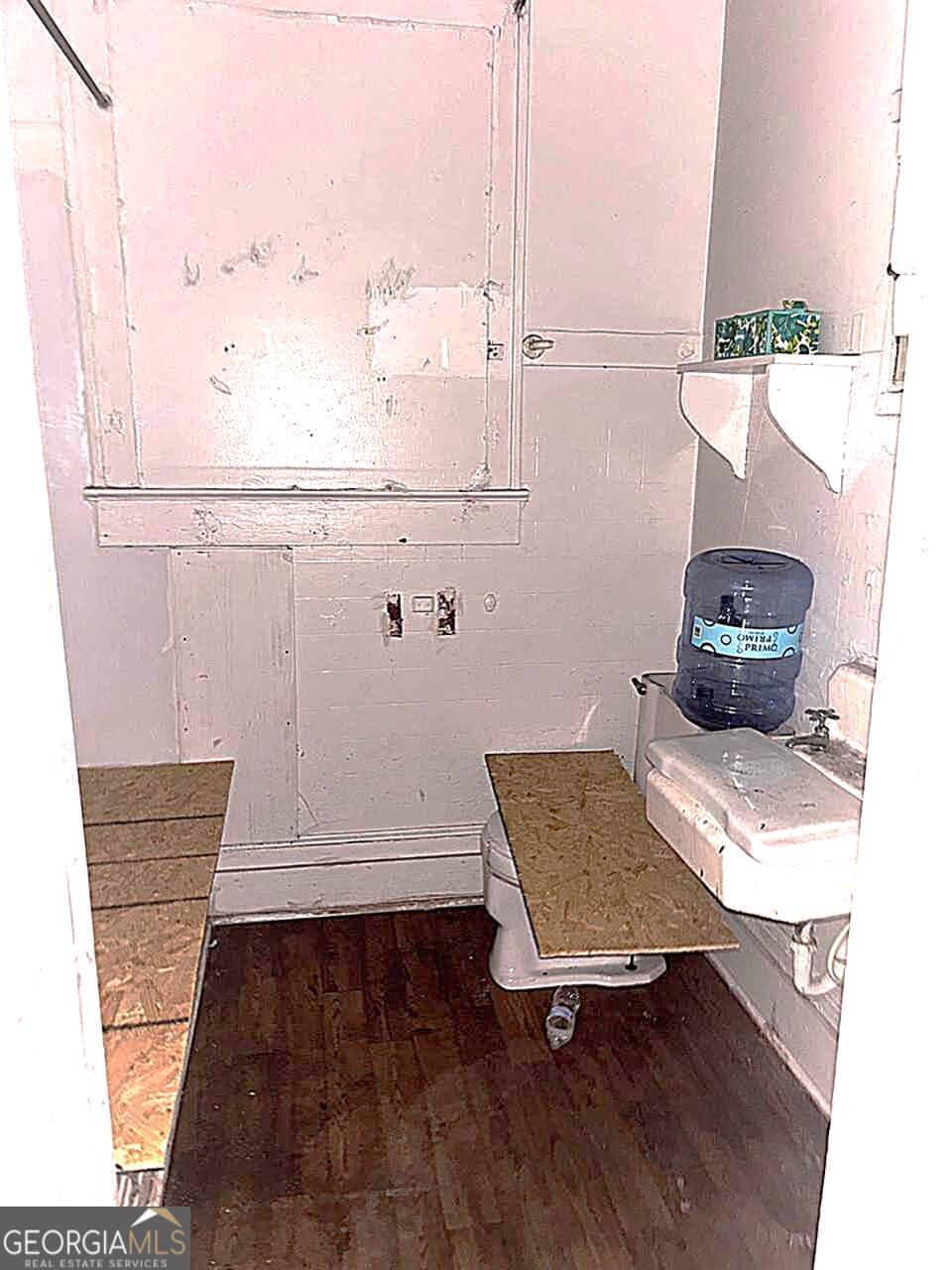 604 Hicks Street Waycross, GA 31501 - Photo 8 of 10 a view of workspace