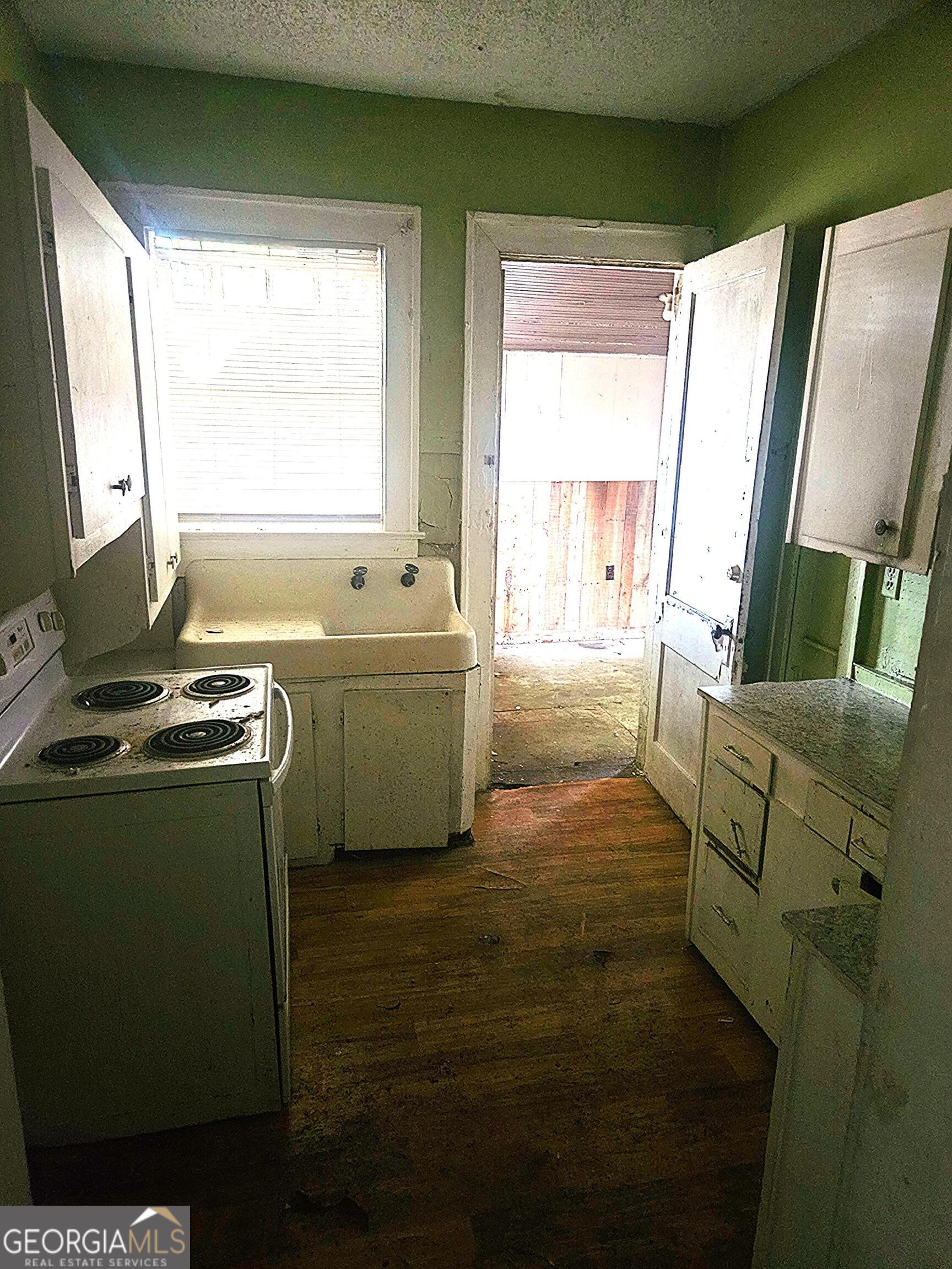 604 Hicks Street Waycross, GA 31501 - Photo 9 of 10 a room with sink washer and dryer