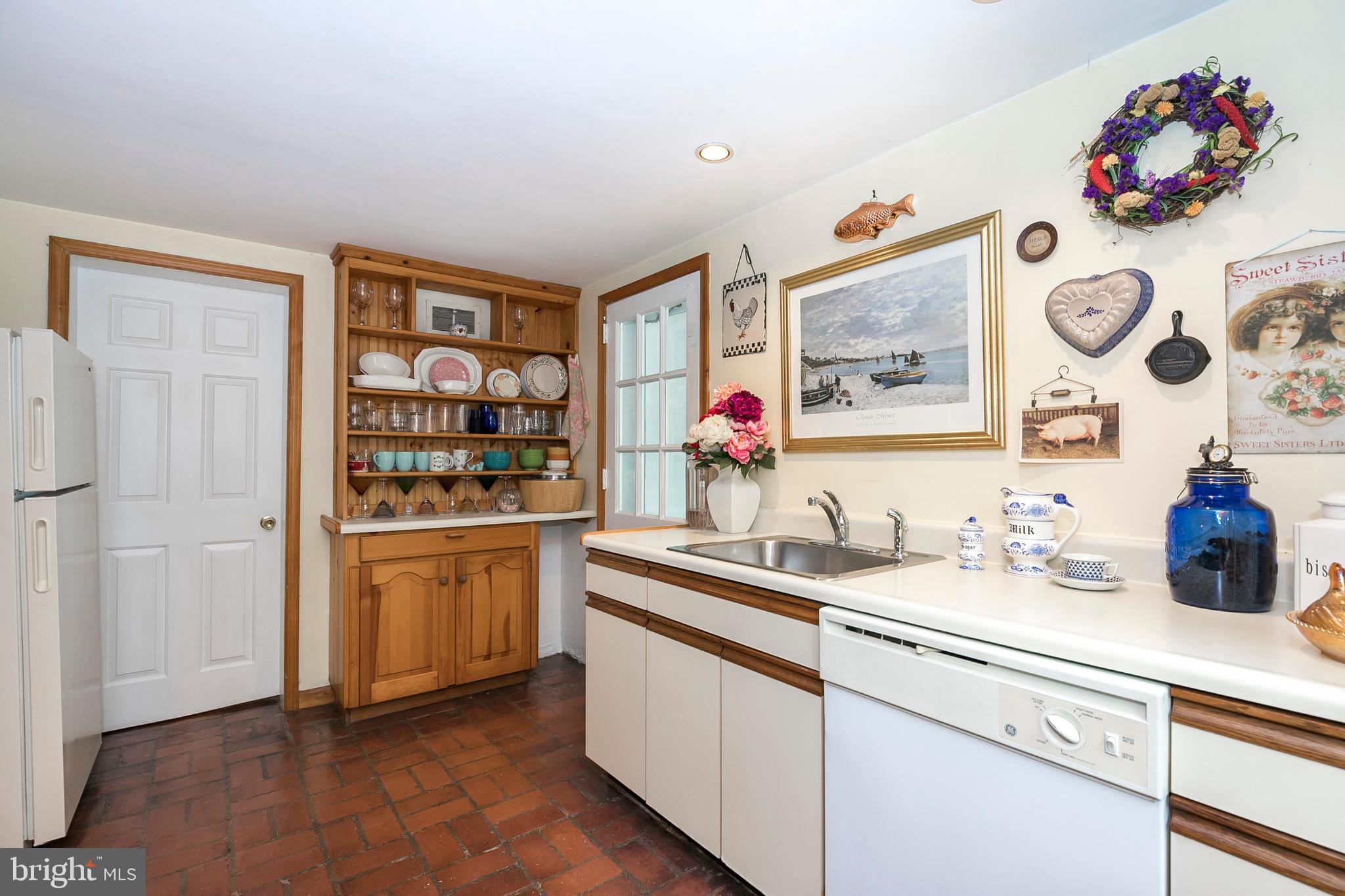 340 Norwood Road Downingtown, PA 19335 - Photo 15 of 36 Kitchen opens to the covered porch room!