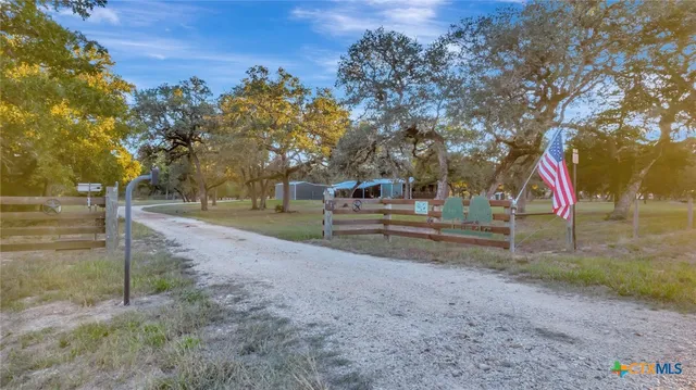$649,000 | 413 Private Road 1051, Hallettsville, TX 77964