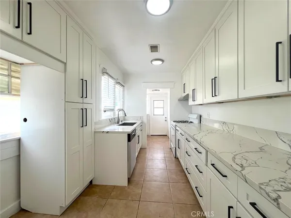 $3,500 | 1554 East Woodbury Road, Pasadena, CA 91104