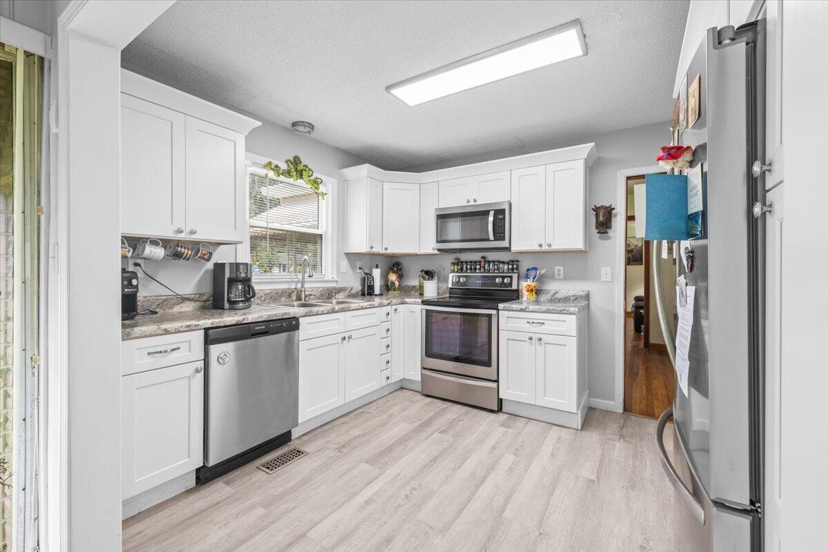 212 Harker Road Fort Oglethorpe, GA 30742 - Photo 11 of 25 Kitchen