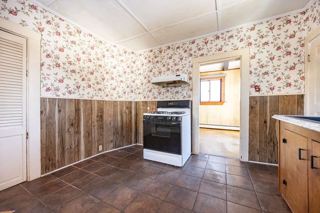 31 Jefferson Street Lynn, MA 01902 - Photo 8 of 17