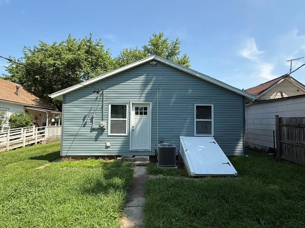 910 West Valley Street St. Joseph, MO 64504 - Photo 5 of 25